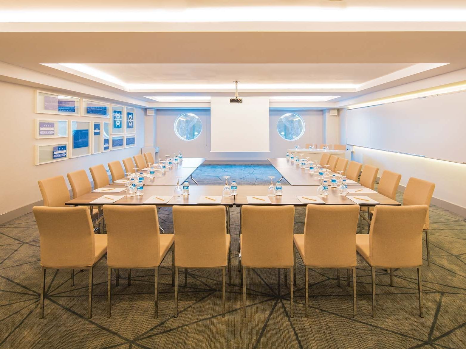 Atlantic IV - Oda Görseli