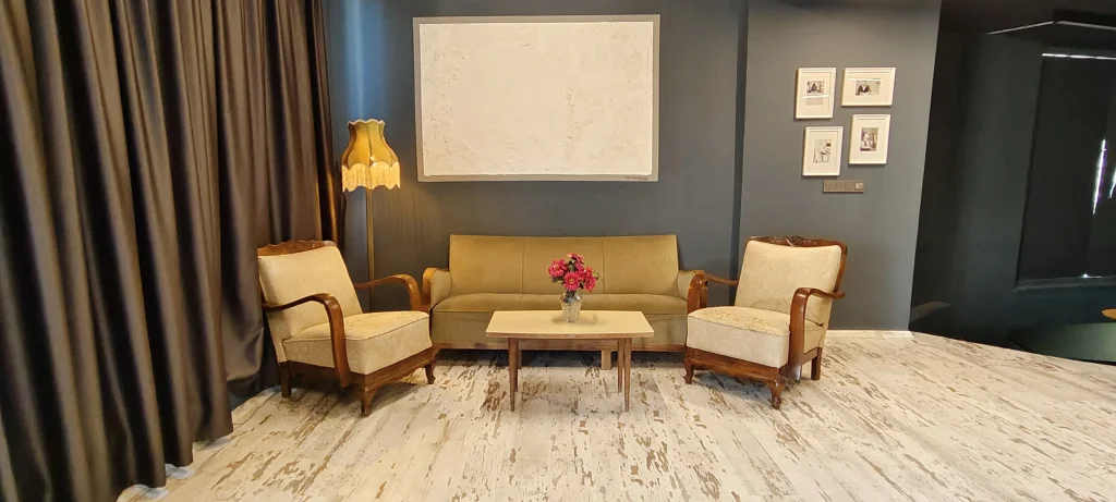 Lindy Hoppers Dance Studio