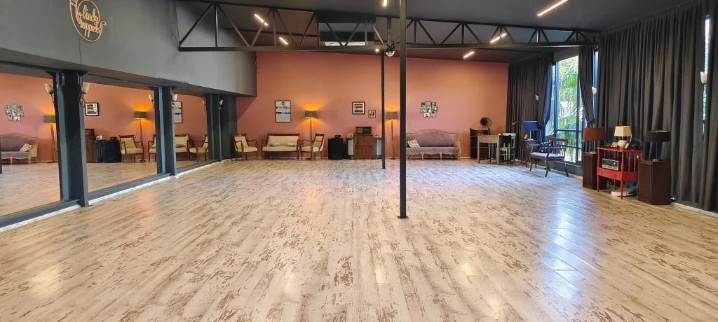 Lindy Hoppers Dance Studio