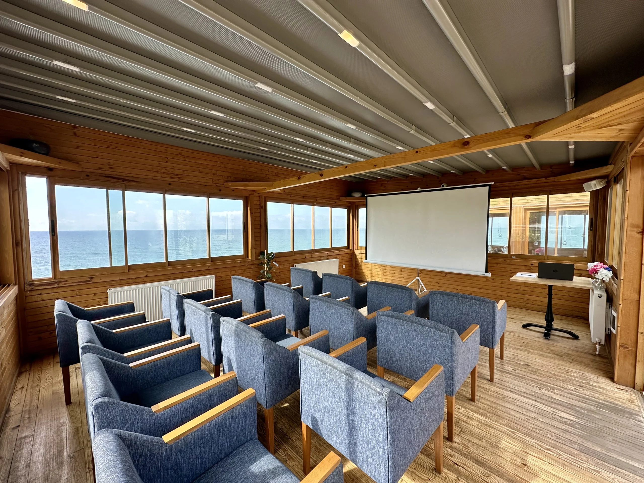 Rokethane Restaurant Cafe