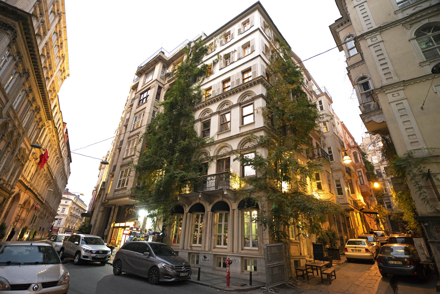 Kıraathane İstanbul Edebiyat Evi