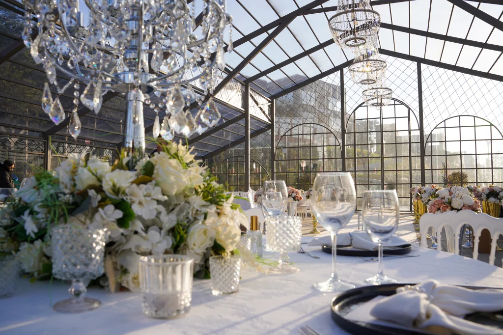 Nefes Servi - Oda Görseli