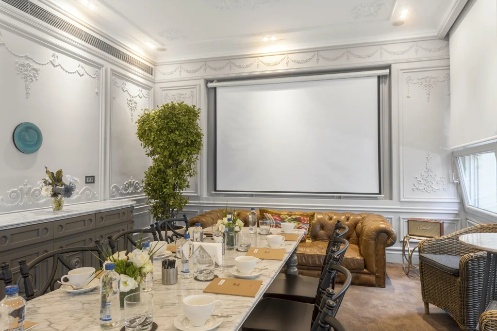 Executive Lounge Meeting Room - Room Image