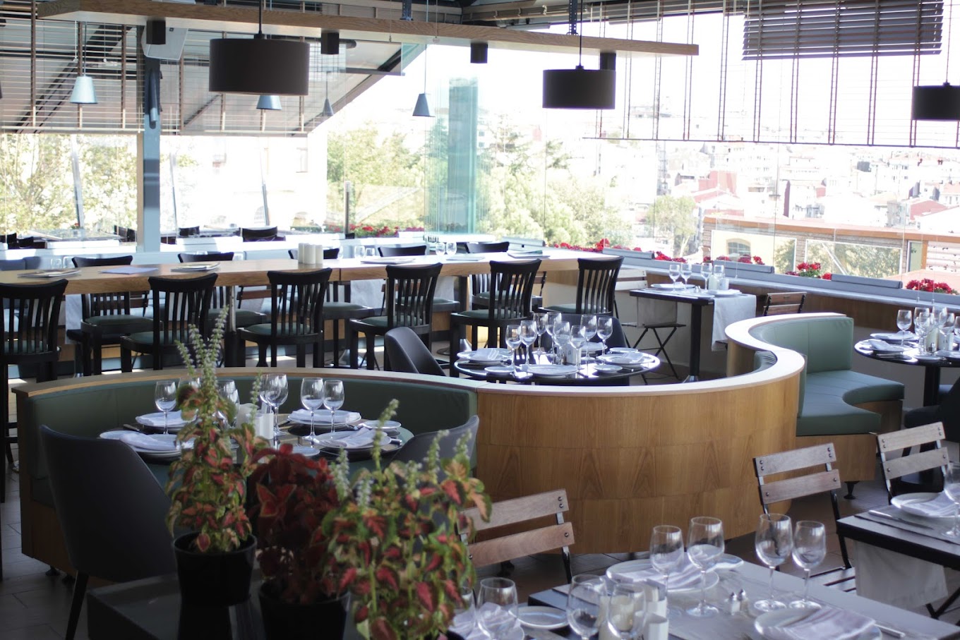 Litera Restaurant / Lounge-Bar